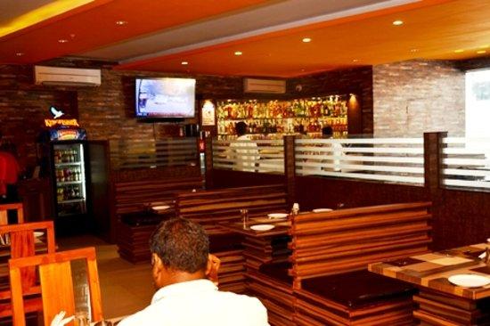 9 Players Restaurant & Bar